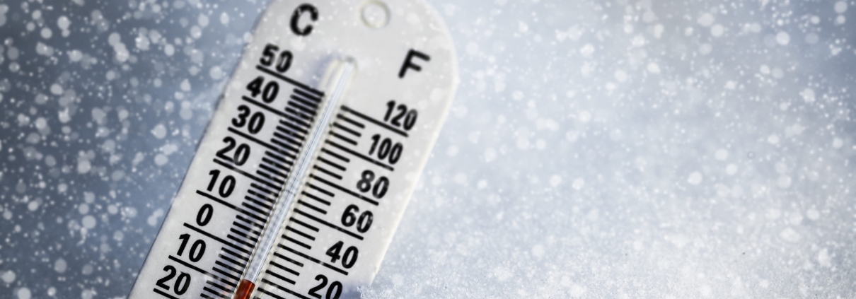 Thermometer showing winter temperatures and heating demand